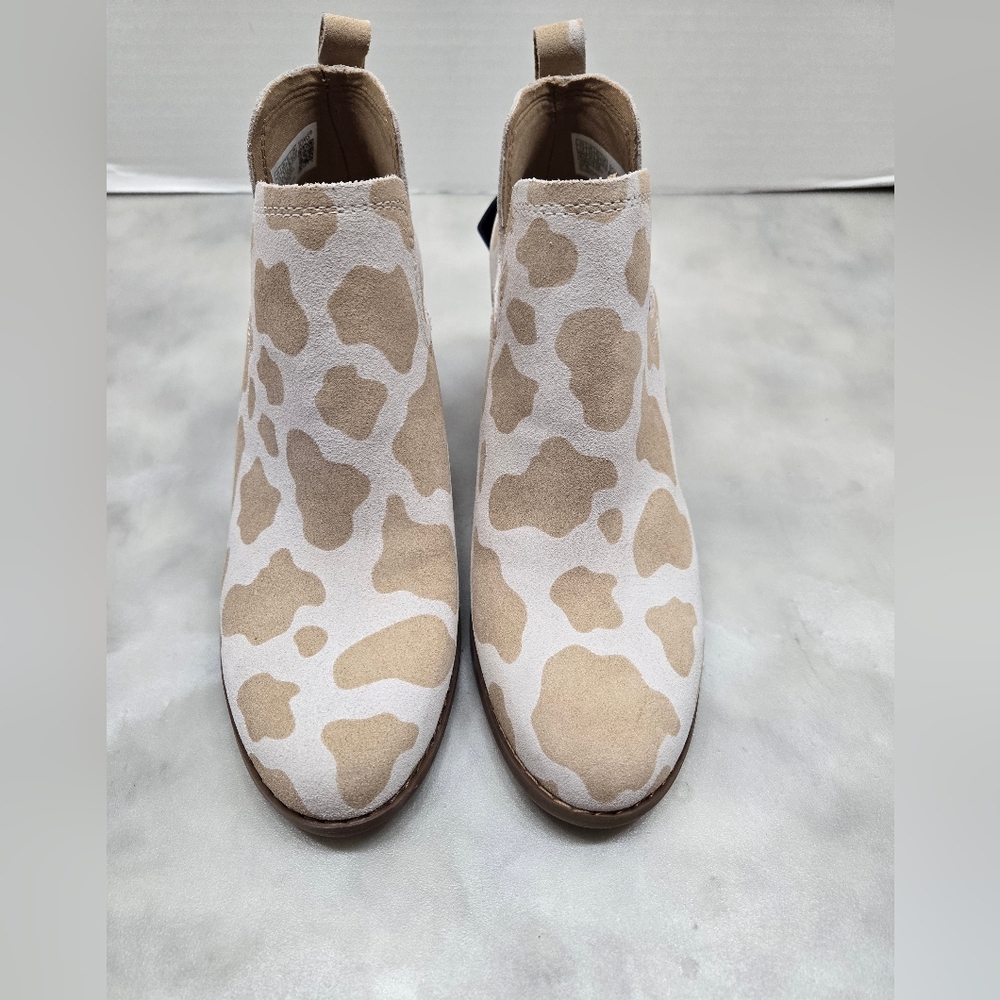 TOMs Doe Cow Print Suede NWT Botties Fall Size 7.5